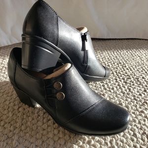 Clarks clog, size 7.5, black